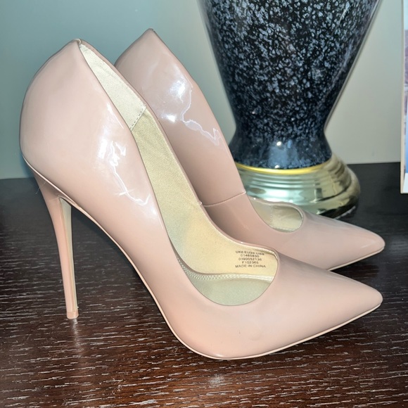 ASOS DESIGN Penelope Stiletto Pumps in Beige Patent - Picture 6 of 15